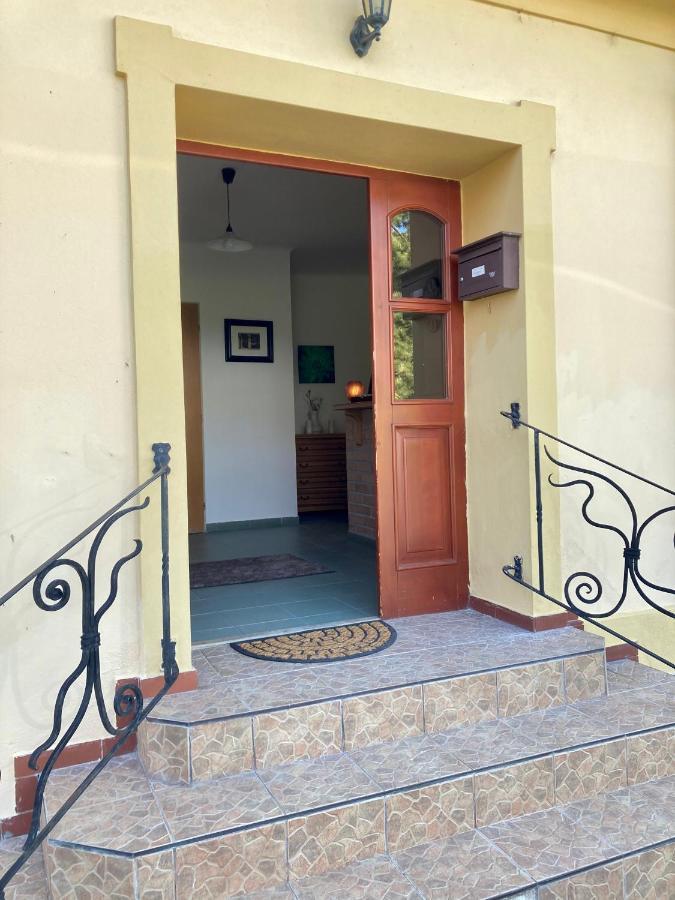 Guesthouse Mikulas Mikulov - Free Parking In The City Center ภายนอก รูปภาพ