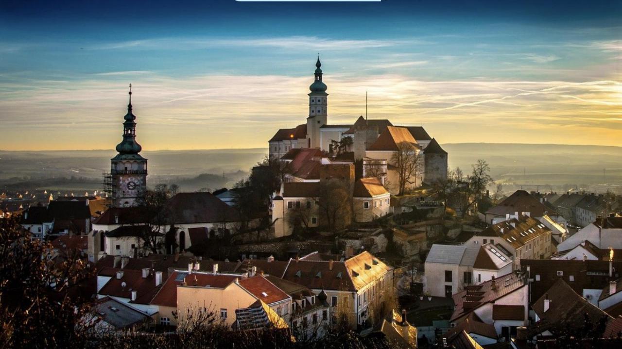 Guesthouse Mikulas Mikulov - Free Parking In The City Center ภายนอก รูปภาพ