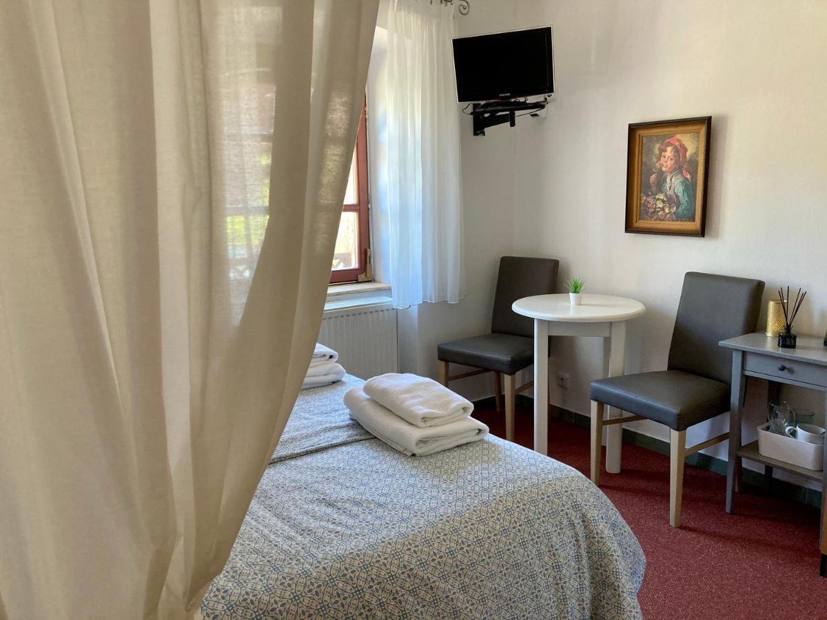 Guesthouse Mikulas Mikulov - Free Parking In The City Center ภายนอก รูปภาพ