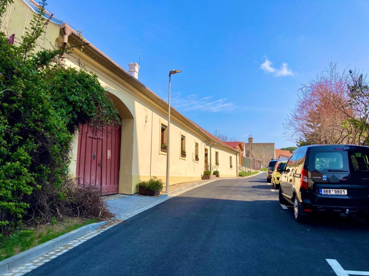 Guesthouse Mikulas Mikulov - Free Parking In The City Center ภายนอก รูปภาพ