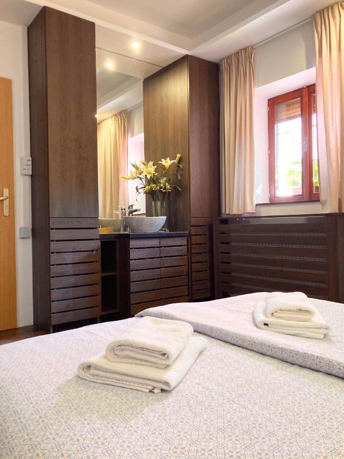 Guesthouse Mikulas Mikulov - Free Parking In The City Center ภายนอก รูปภาพ