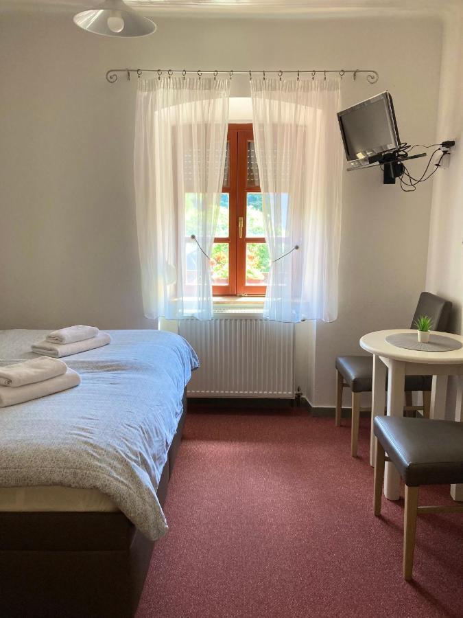 Guesthouse Mikulas Mikulov - Free Parking In The City Center ภายนอก รูปภาพ