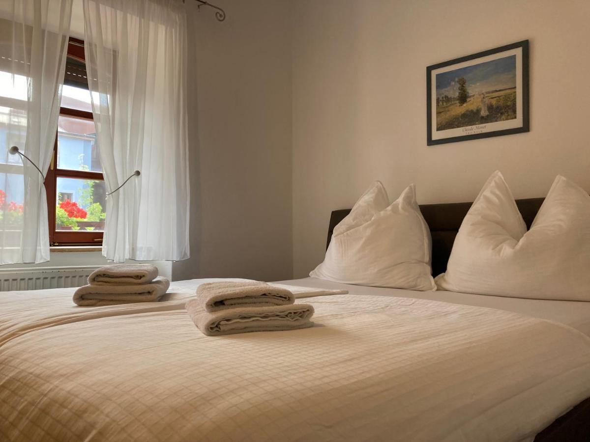 Guesthouse Mikulas Mikulov - Free Parking In The City Center ภายนอก รูปภาพ