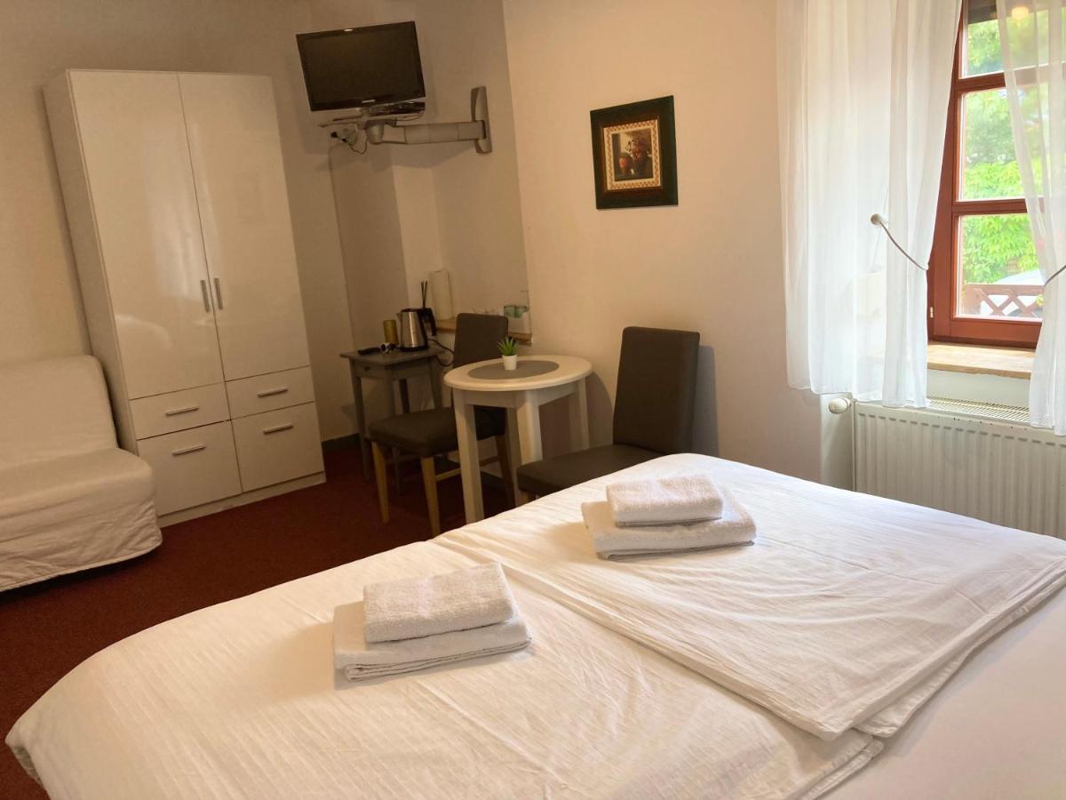 Guesthouse Mikulas Mikulov - Free Parking In The City Center ภายนอก รูปภาพ