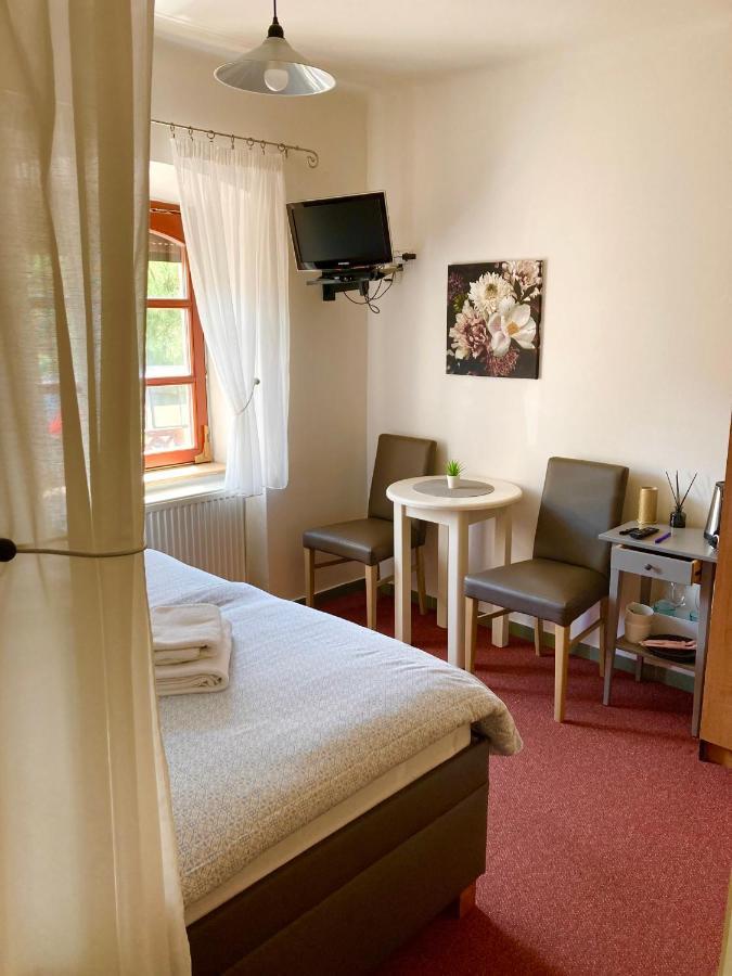 Guesthouse Mikulas Mikulov - Free Parking In The City Center ภายนอก รูปภาพ