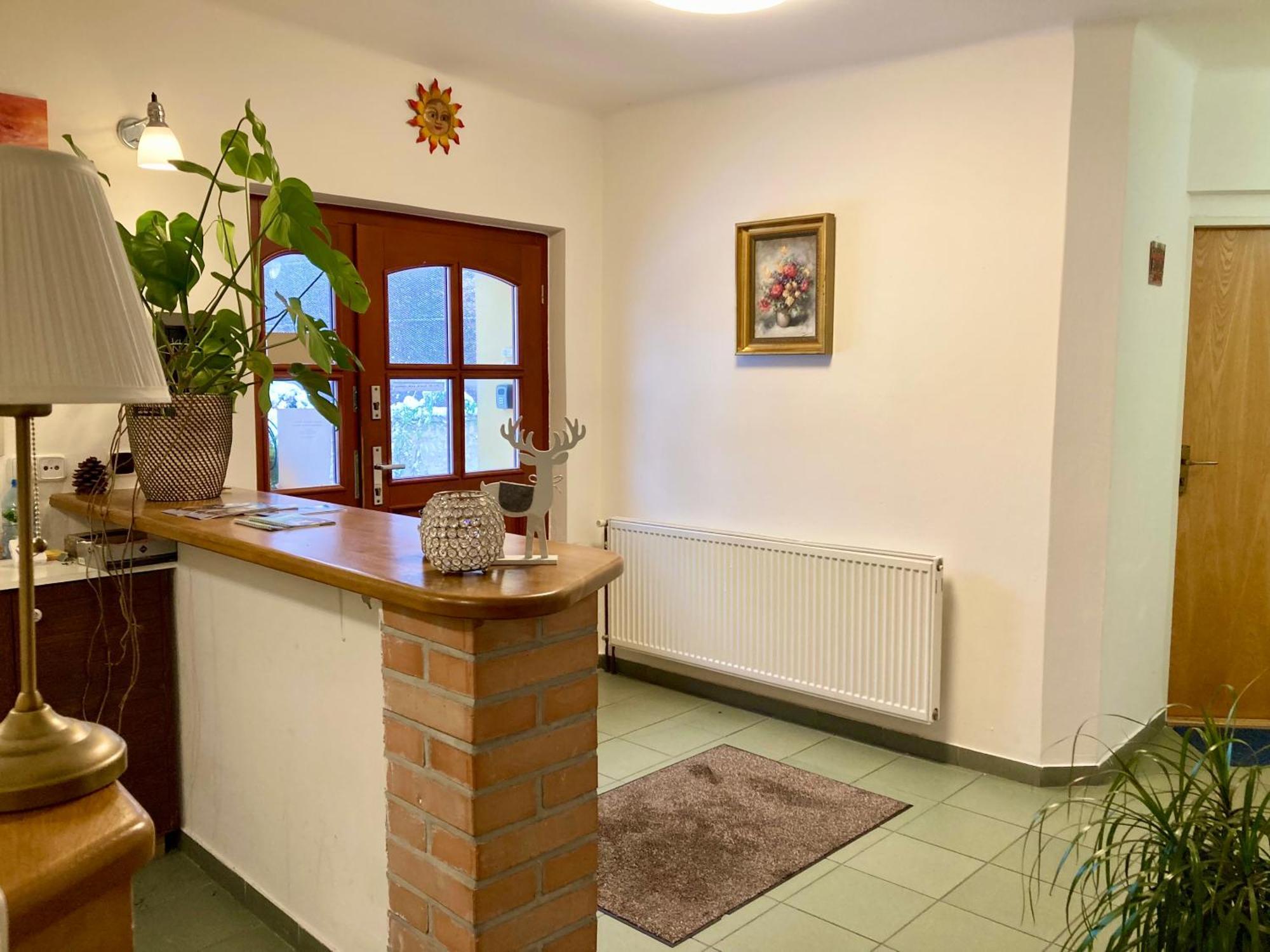 Guesthouse Mikulas Mikulov - Free Parking In The City Center ภายนอก รูปภาพ