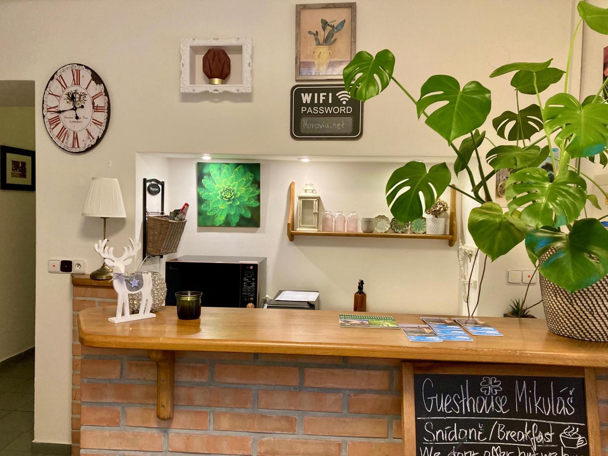 Guesthouse Mikulas Mikulov - Free Parking In The City Center ภายนอก รูปภาพ