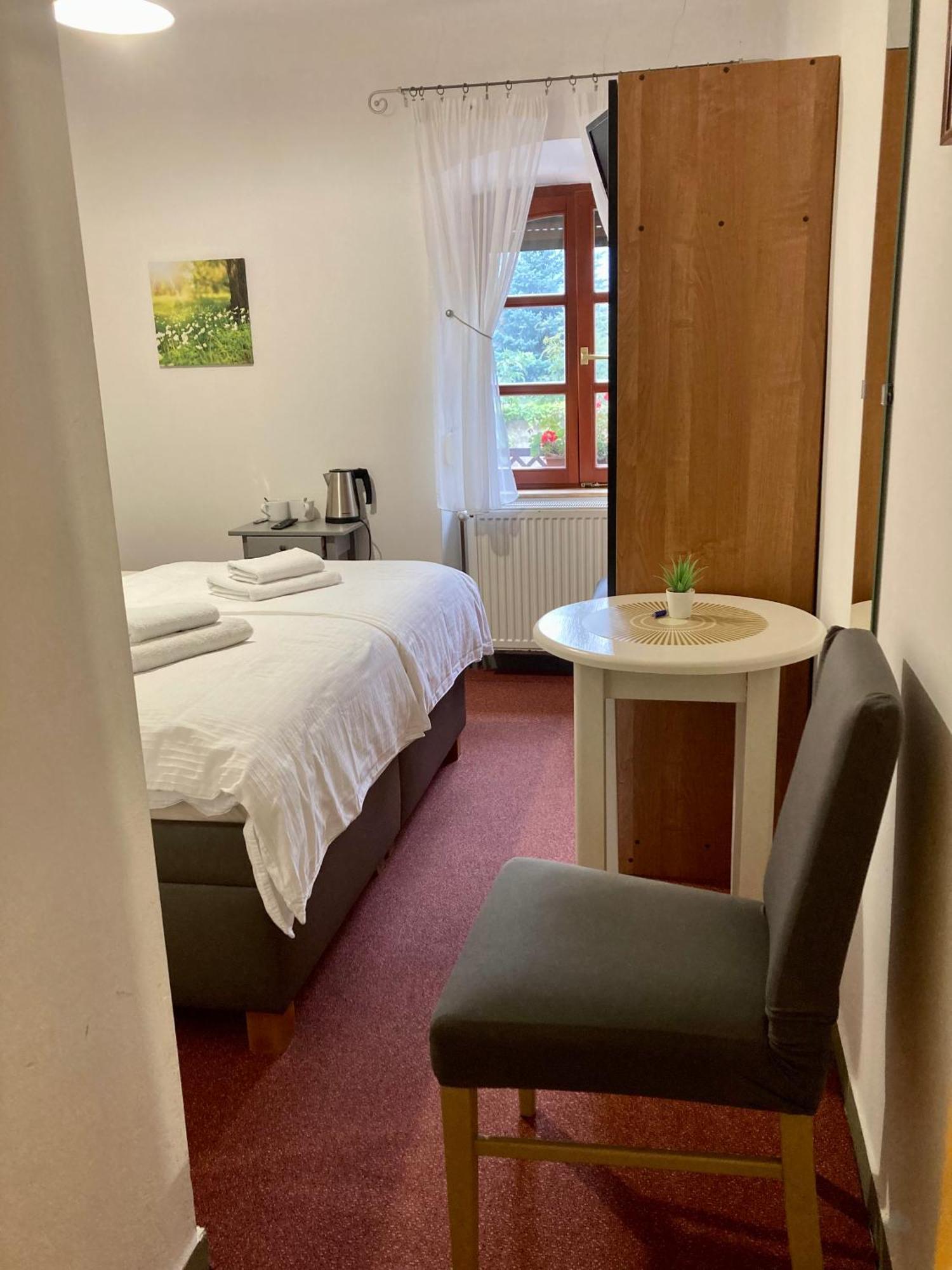 Guesthouse Mikulas Mikulov - Free Parking In The City Center ภายนอก รูปภาพ