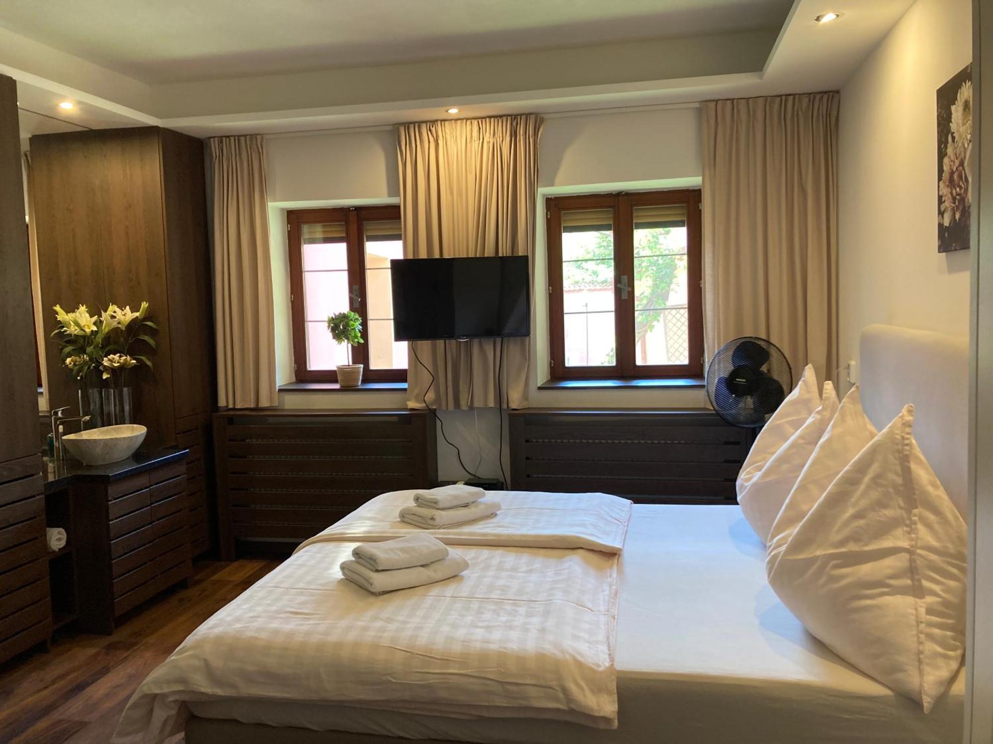 Guesthouse Mikulas Mikulov - Free Parking In The City Center ภายนอก รูปภาพ