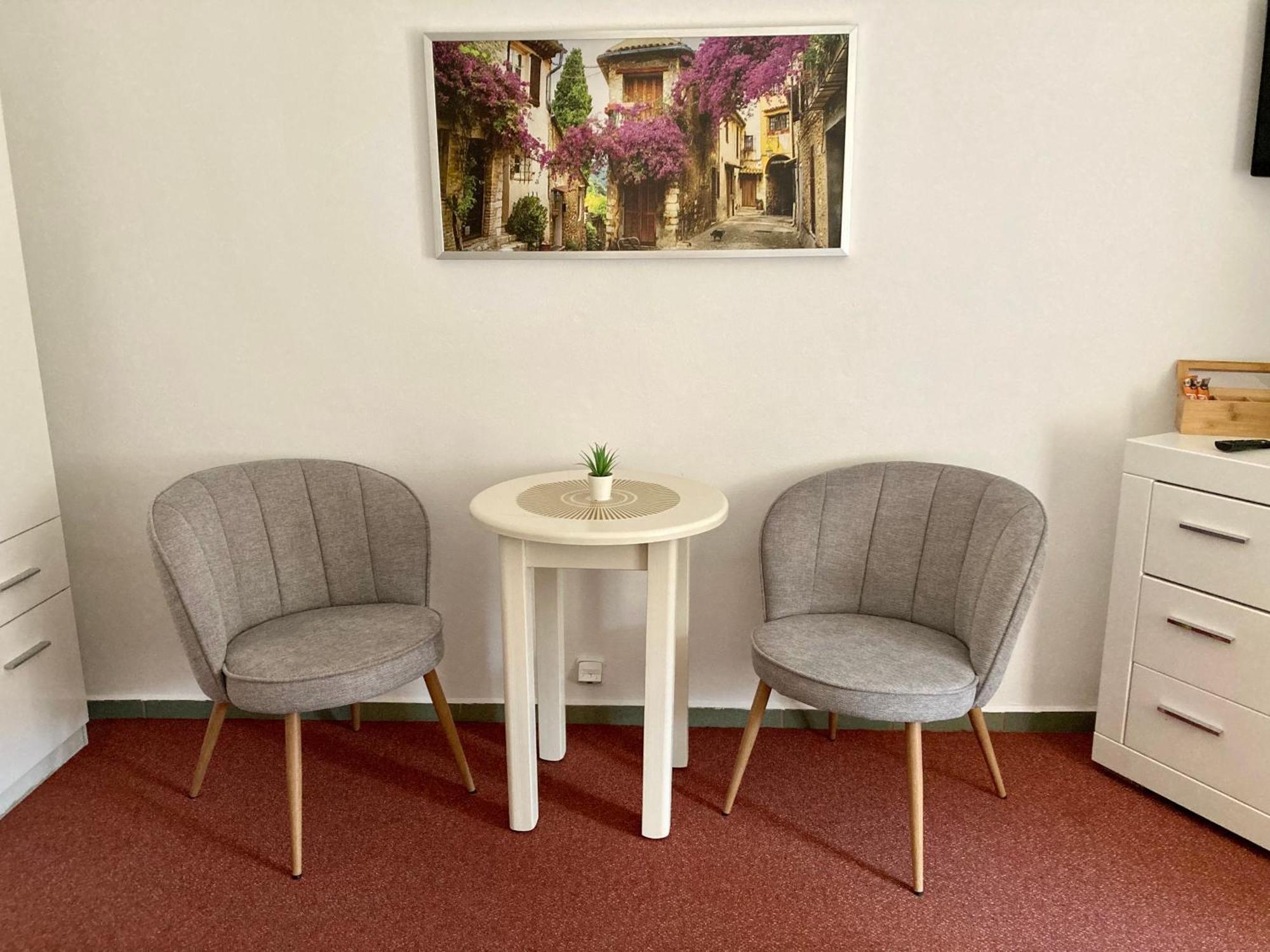 Guesthouse Mikulas Mikulov - Free Parking In The City Center ภายนอก รูปภาพ