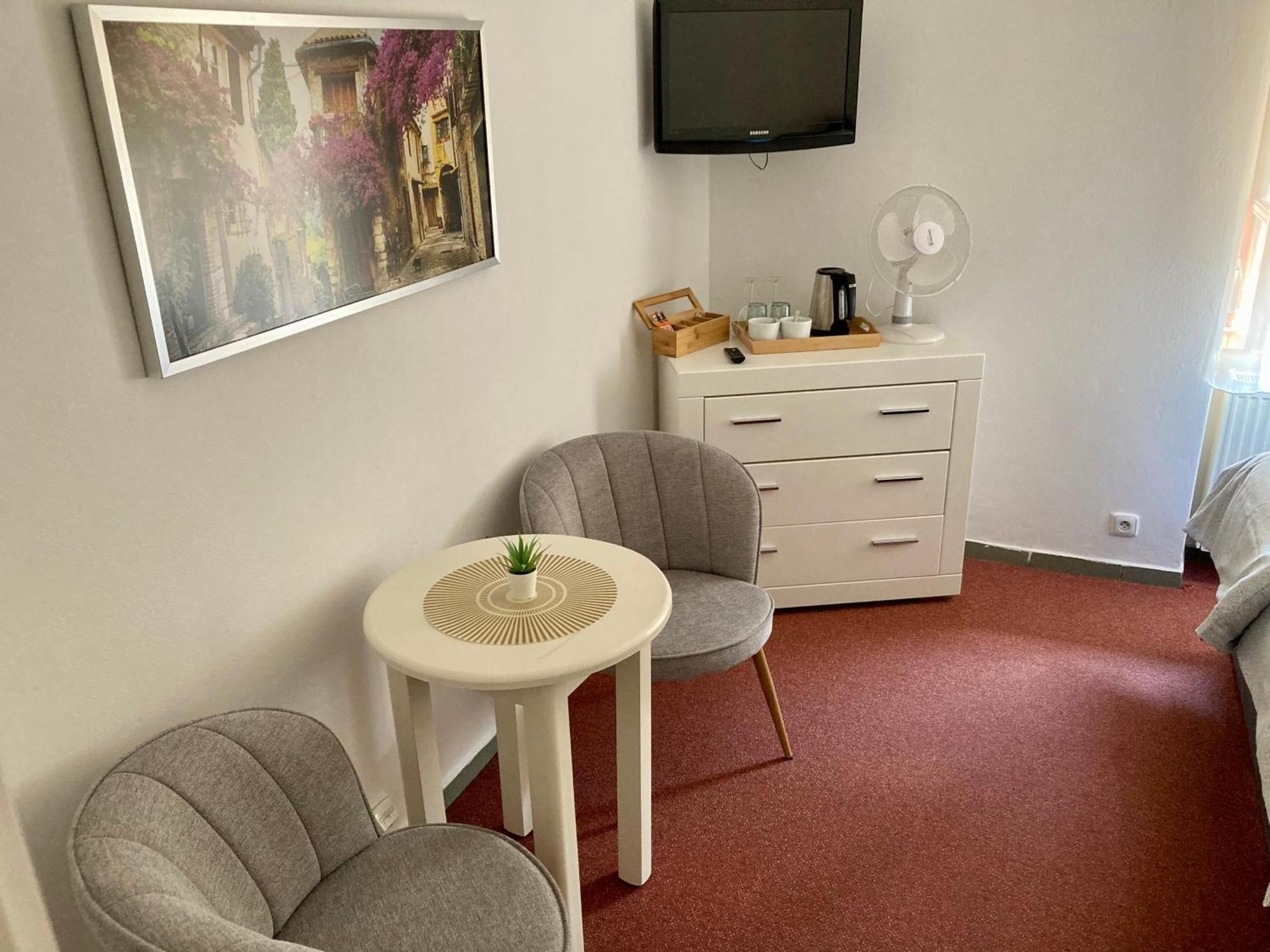 Guesthouse Mikulas Mikulov - Free Parking In The City Center ภายนอก รูปภาพ