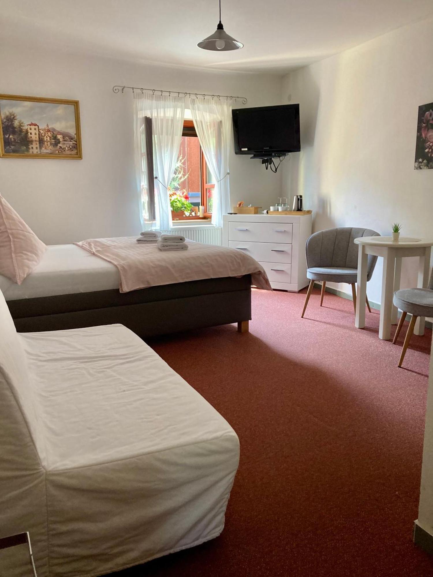 Guesthouse Mikulas Mikulov - Free Parking In The City Center ภายนอก รูปภาพ