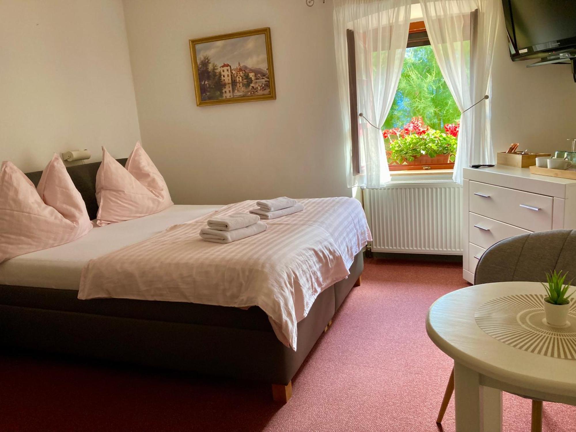 Guesthouse Mikulas Mikulov - Free Parking In The City Center ภายนอก รูปภาพ
